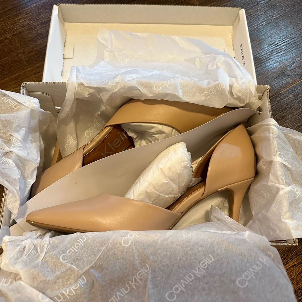 NEW IN BOX, Calvin Klein Gloria Pump Heels in Light Natural